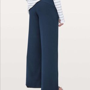 Authentic Lululemon On The Fly Wide Leg Pant💙